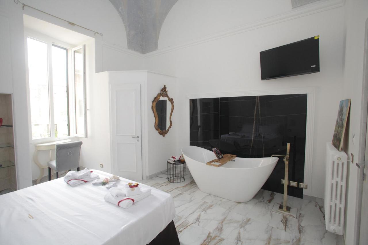 La Dimora Di Re Idomeneo Bed & Breakfast เลชเช ภายนอก รูปภาพ