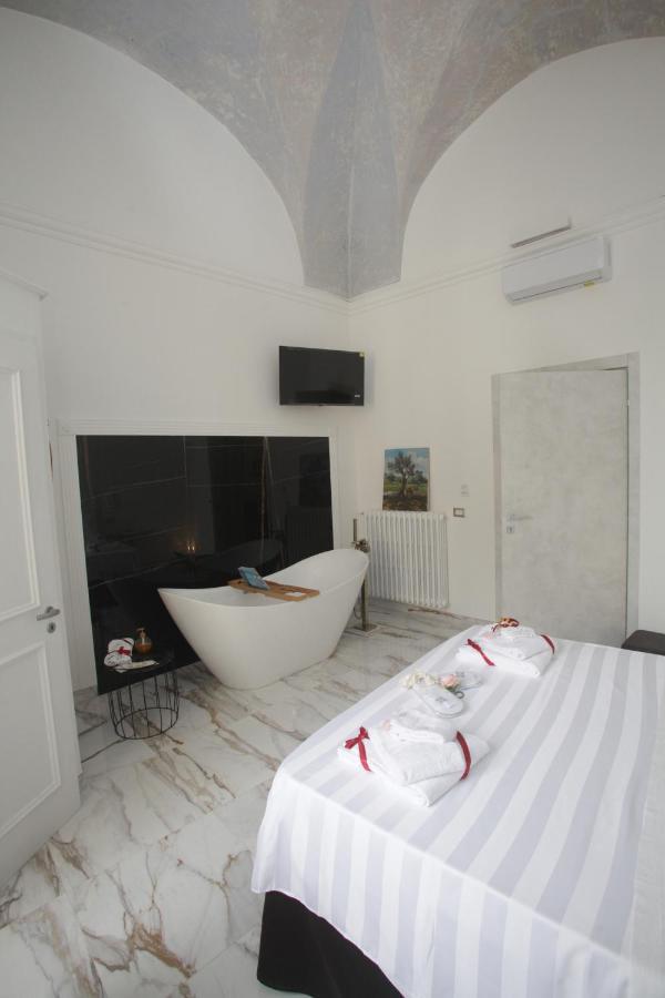 La Dimora Di Re Idomeneo Bed & Breakfast เลชเช ภายนอก รูปภาพ