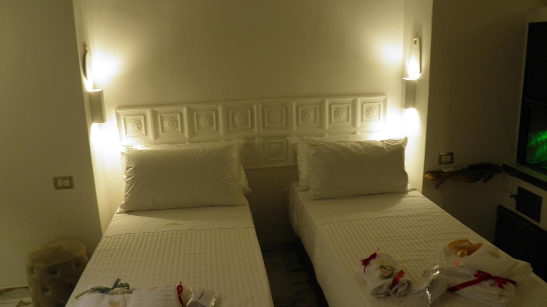La Dimora Di Re Idomeneo Bed & Breakfast เลชเช ภายนอก รูปภาพ