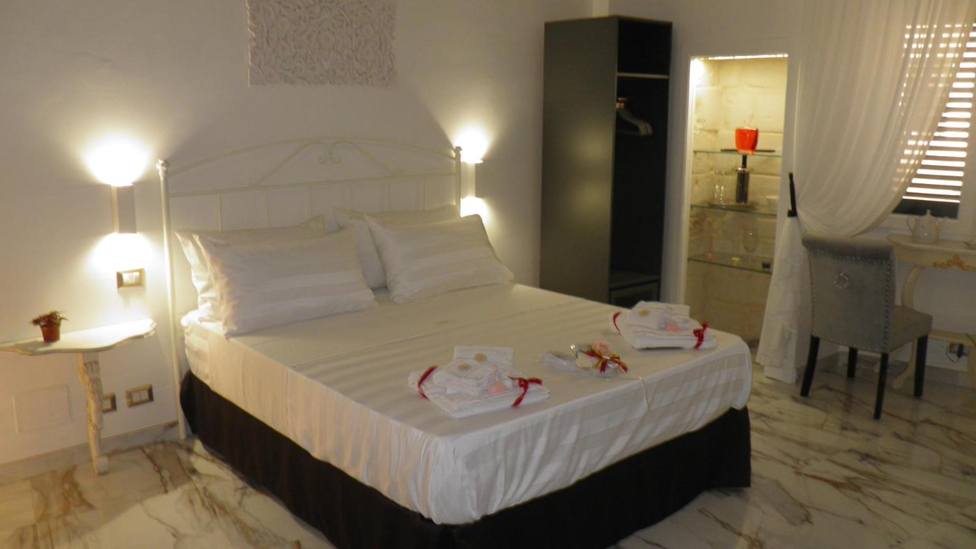 La Dimora Di Re Idomeneo Bed & Breakfast เลชเช ภายนอก รูปภาพ